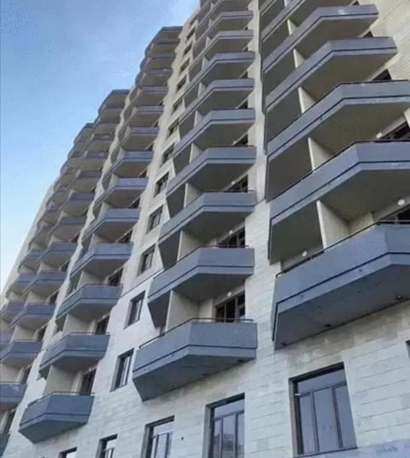 Beautiful Apartment With 3 Balconies In The Center Of Ereván Exterior foto