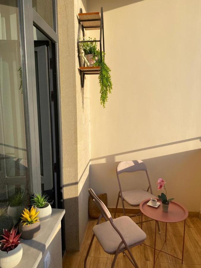 Beautiful Apartment With 3 Balconies In The Center Of Ereván Exterior foto